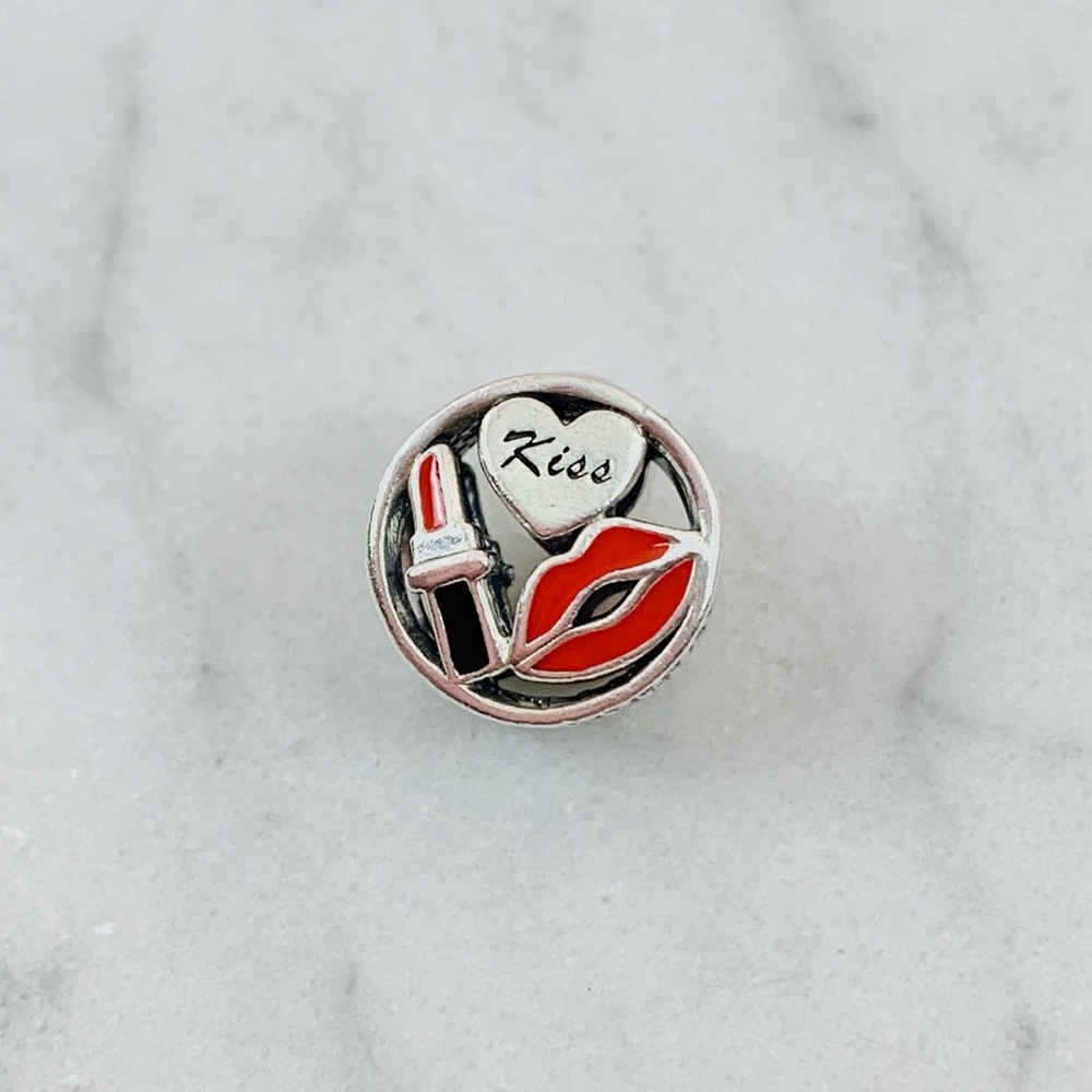 Pandora Glamour Kiss Charm
